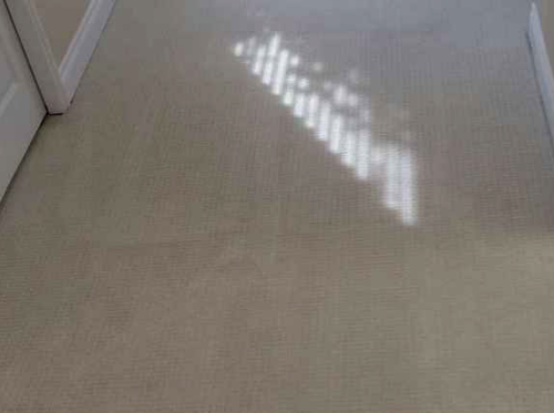 Floor surface with light reflection after cleaning or restoration